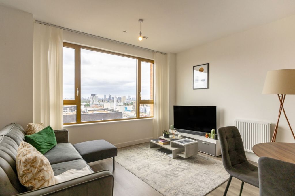Property photo 3 of 15 109319_Flat-61-Vi...