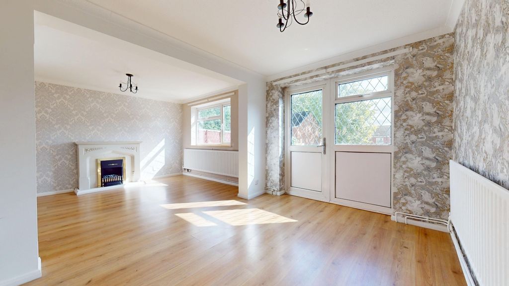 Property photo 3 of 17 4435545