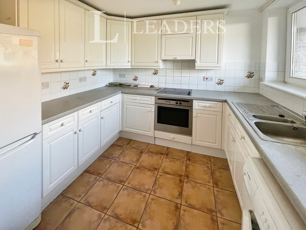 Property photo 2 of 11 Kitchen