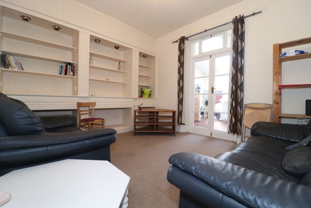 Property photo 1 of 8 111