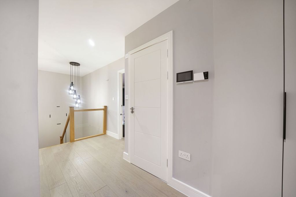 Property photo 3 of 14 Flat 1, Horizon Apartments - 1Z6Sq5Yvy01Qdgbykegt