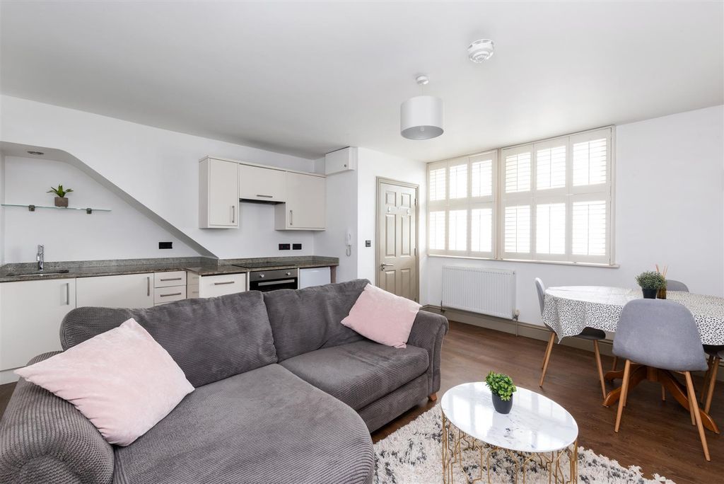 Property photo 2 of 12 Gff 8 Charlton Buildings-7.Jpg