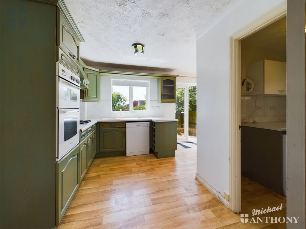 Property photo 3 of 18 Cam02538G0-Pr0297-Still022