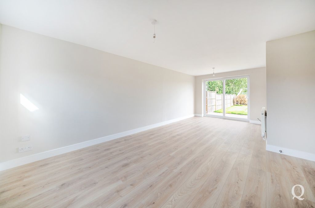 Property photo 2 of 21 9B904B84-0Cbd-44c...