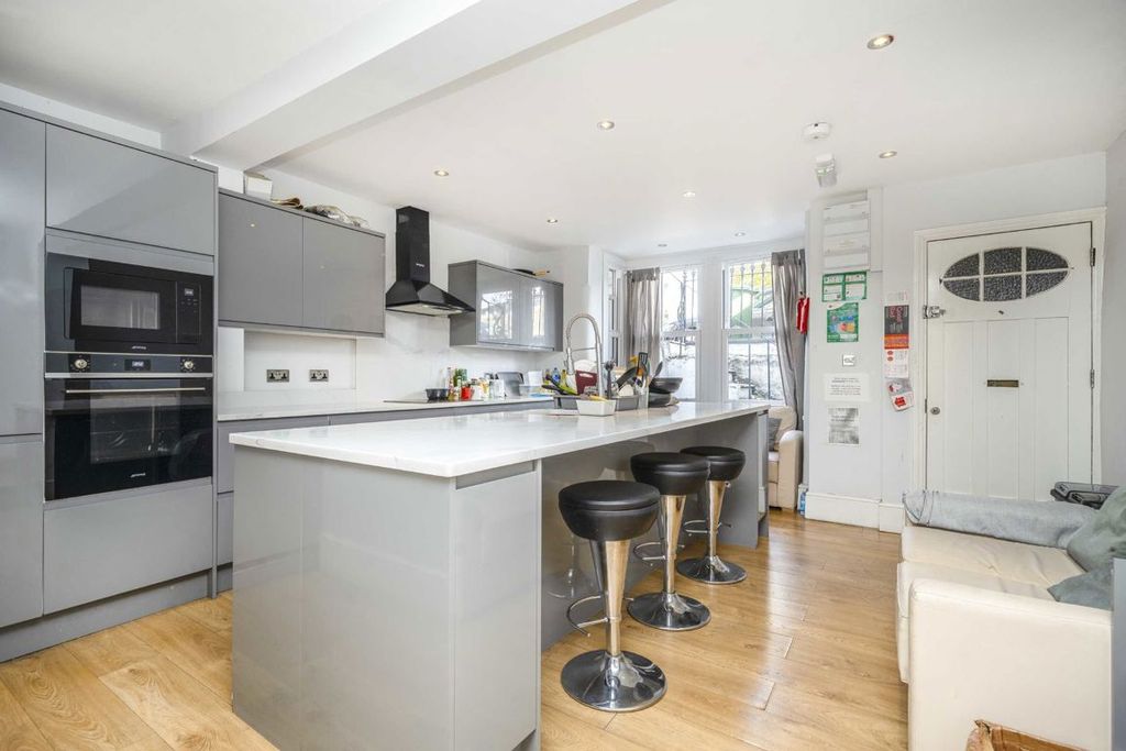 Property photo 3 of 9