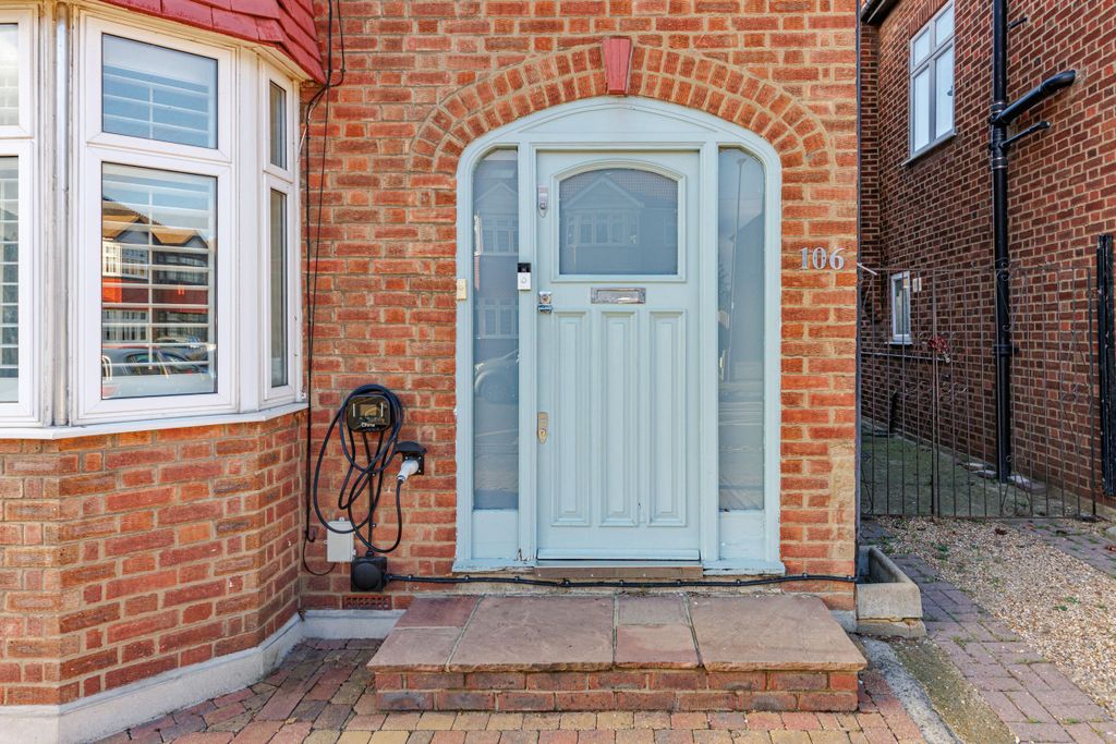 Property photo 2 of 20