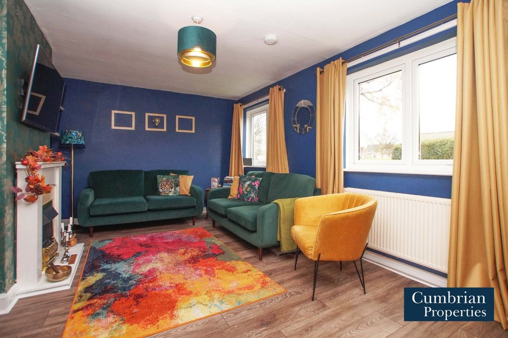 Property photo 2 of 16 Lounge