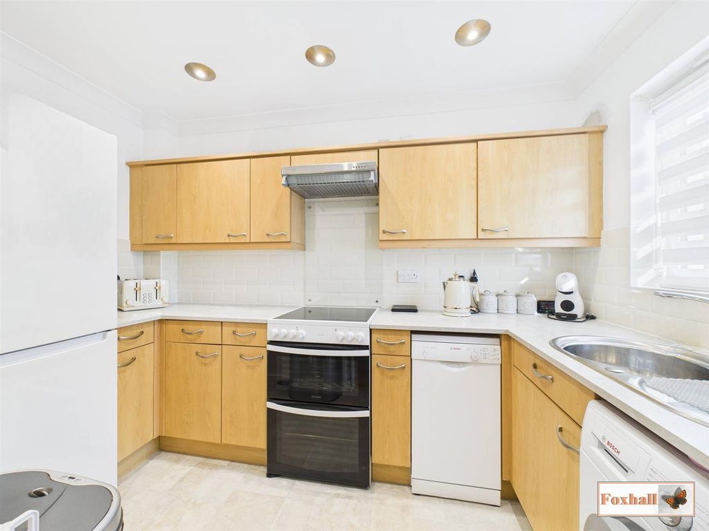 Property photo 3 of 16 Kitchen