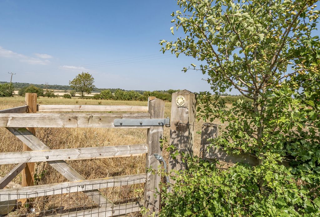 Property photo 3 of 15 1330208-15-6883A2...