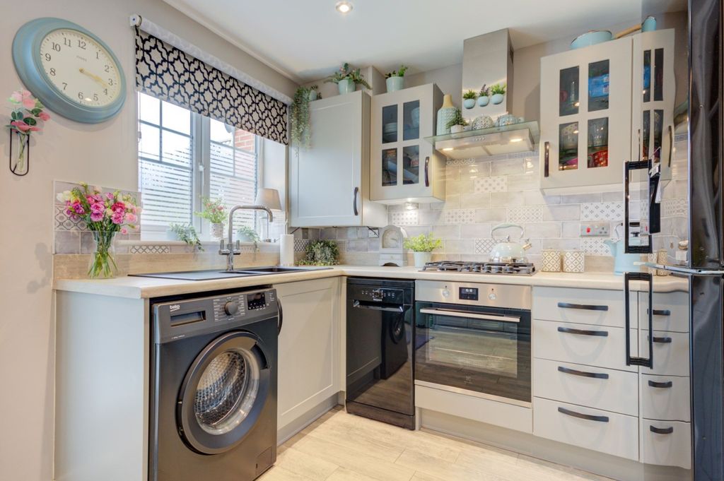 Property photo 3 of 42 H0N9Zsia