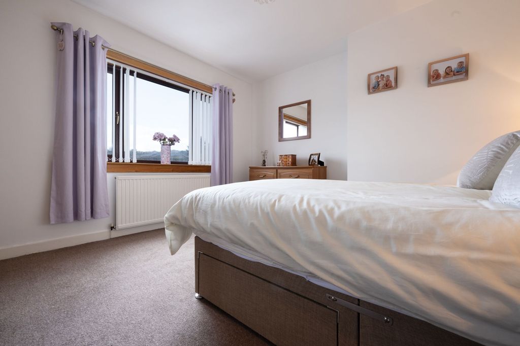 Property photo 3 of 28