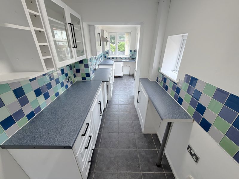 Property photo 3 of 27 Kitchen
