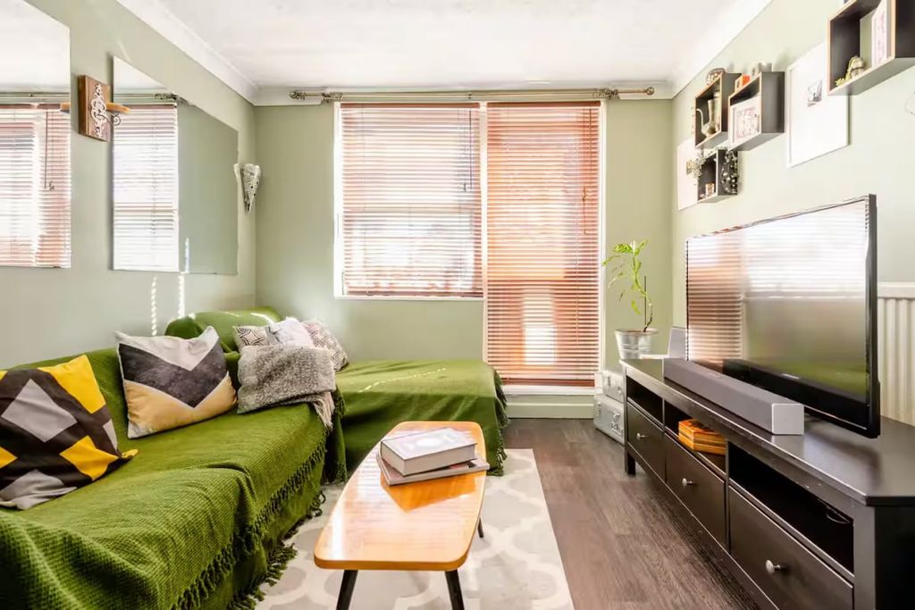 Property photo 2 of 20