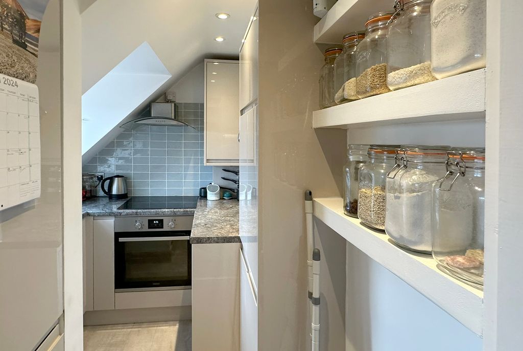 Property photo 3 of 9 6 Greenlea, Keyhaven Road - Kitchen 2