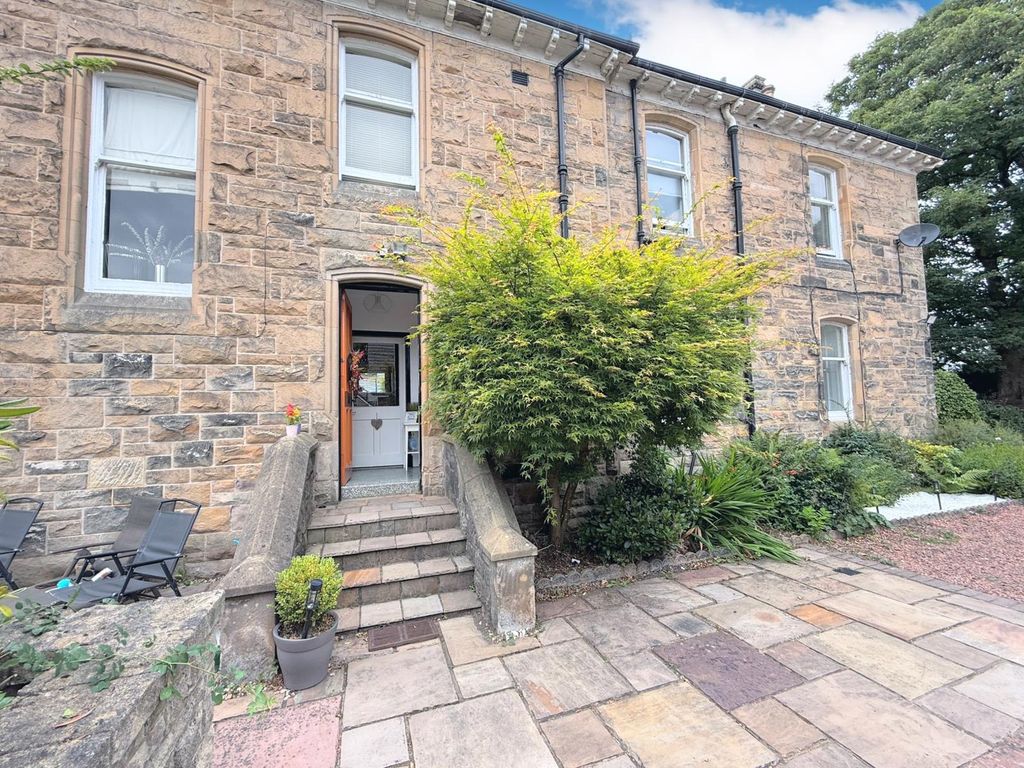Property photo 2 of 40