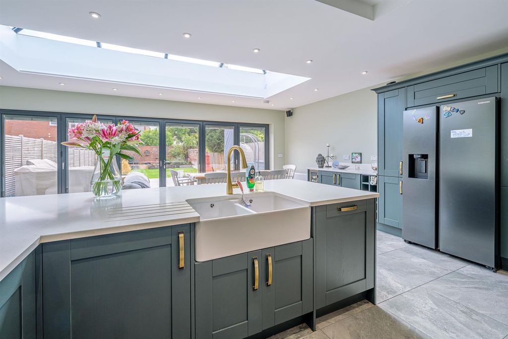 Property photo 2 of 31