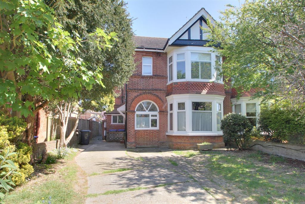 Property photo 1 of 7 External