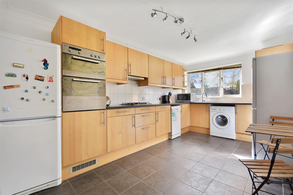 Property photo 2 of 9 Kitchen