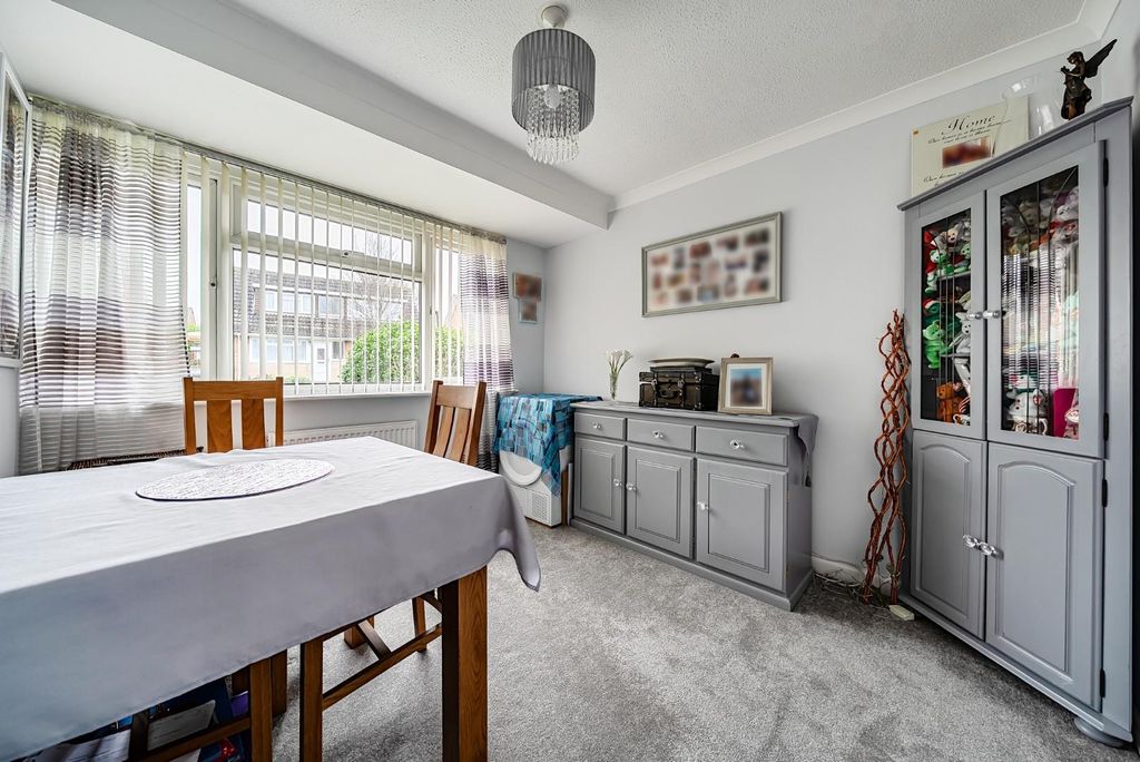 Property photo 3 of 17 1396597-1-6967Aa583B373.Jpg