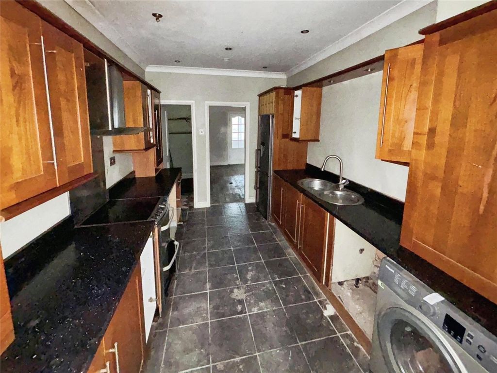 Property photo 2 of 12 Kitchen