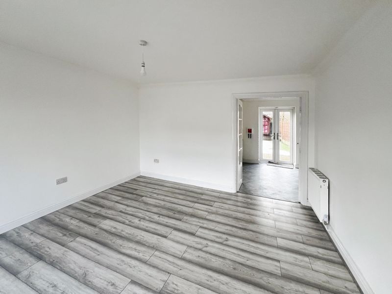 Property photo 3 of 16 Lounge