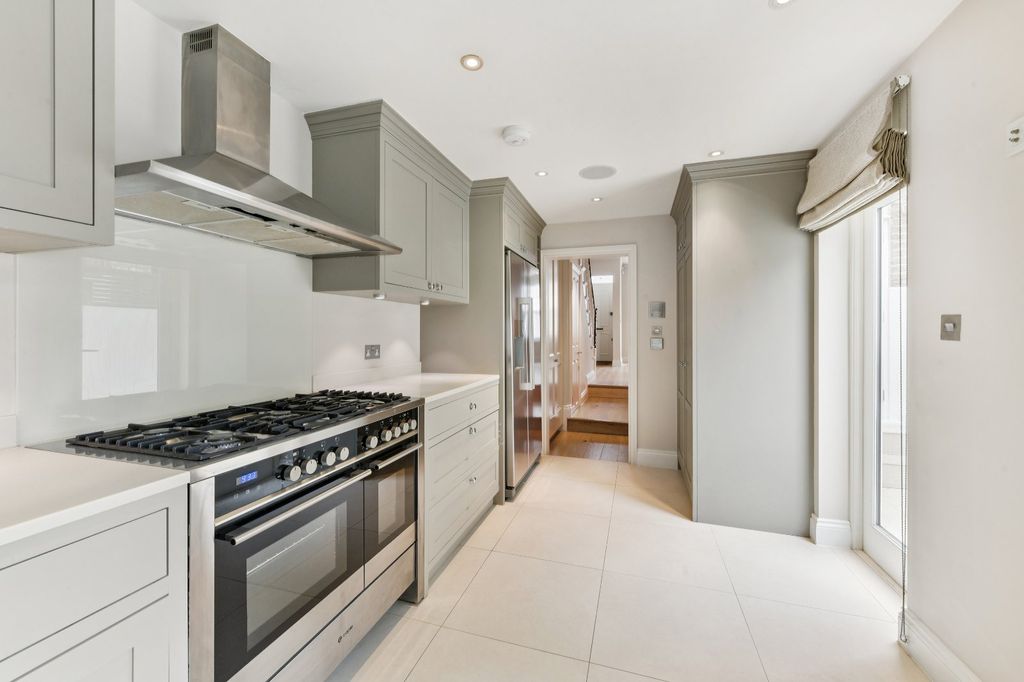 Property photo 3 of 13 Kitchen