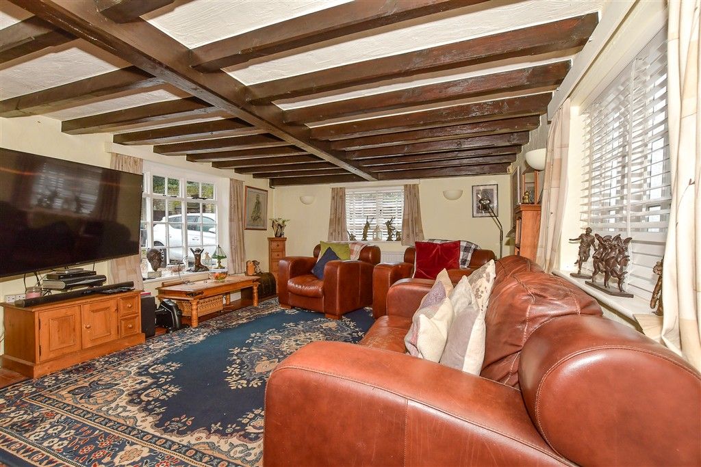 Property photo 3 of 12 Lounge