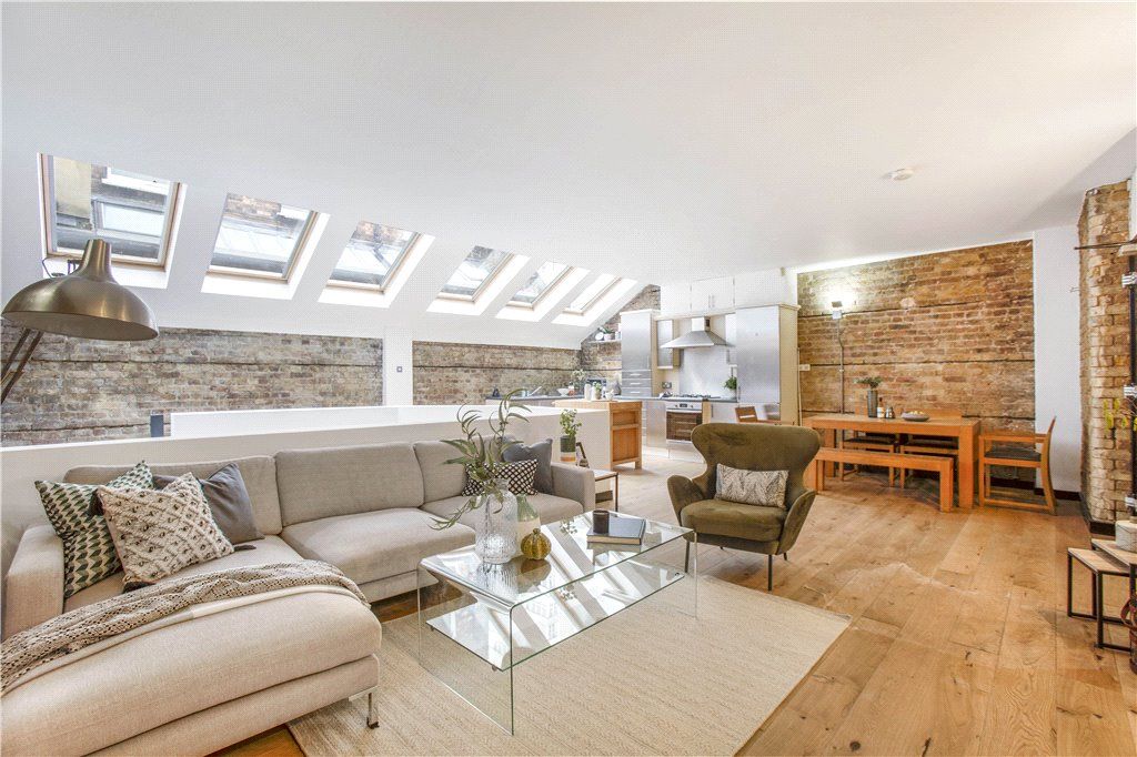 Property photo 1 of 25 Living Room