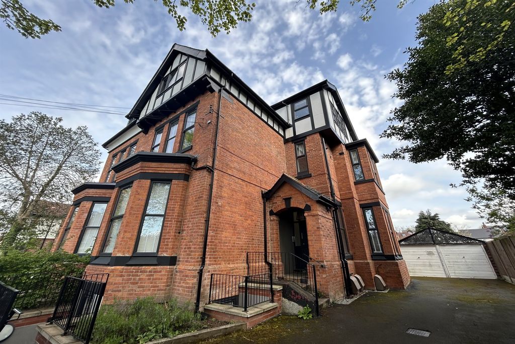 Property photo 1 of 4 (Main)