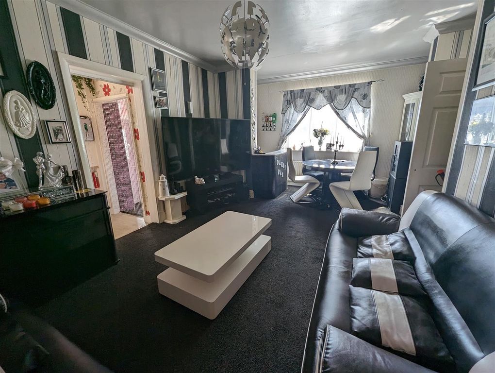 Property photo 3 of 9 Dining Room