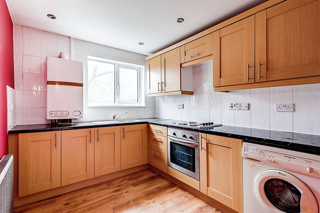 Property photo 2 of 7 Kitchen