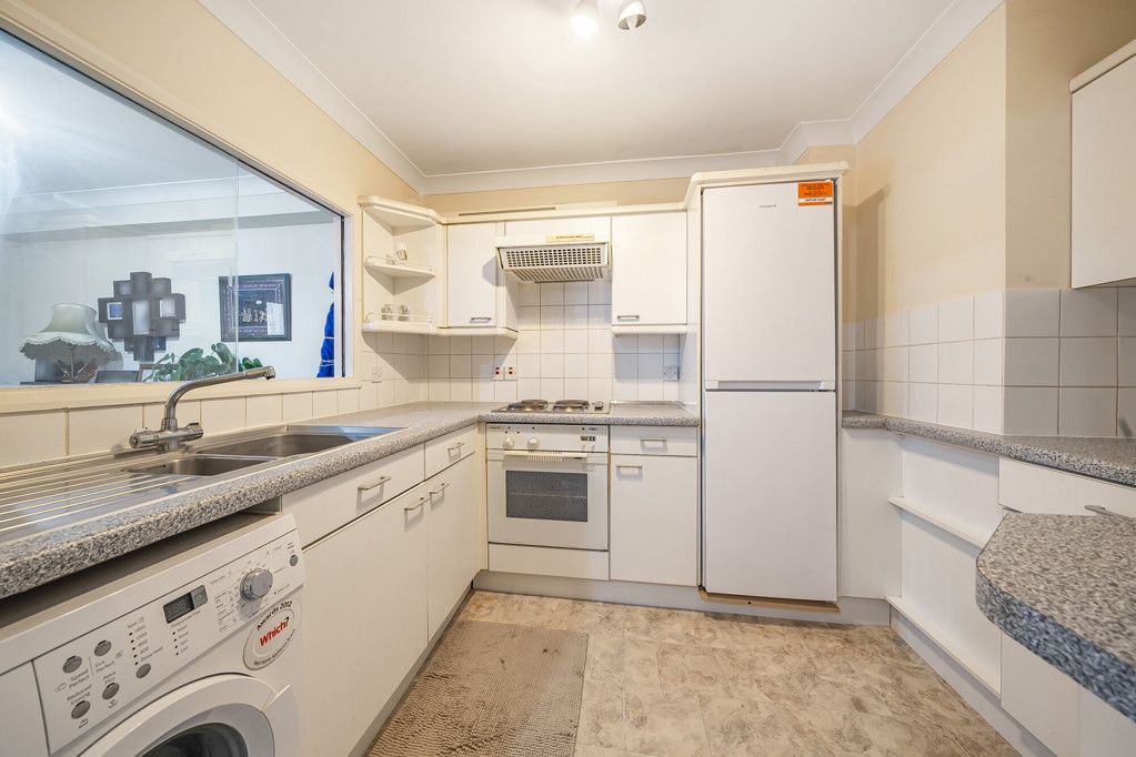 Property photo 3 of 14 Kitchen