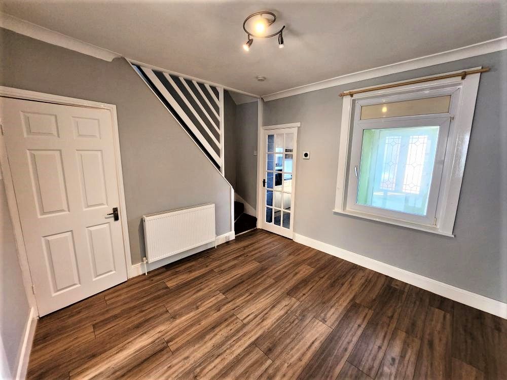 Property photo 3 of 10 Dining Room