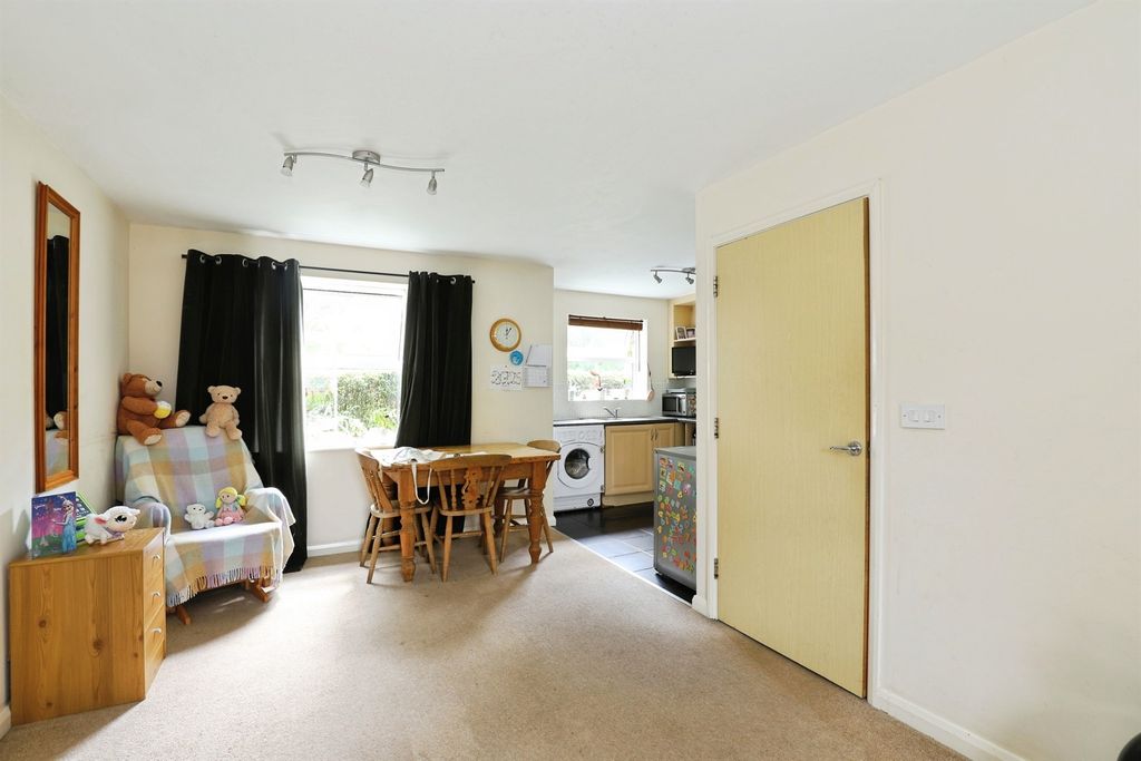 Property photo 3 of 11