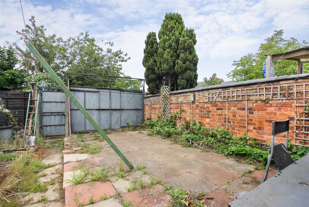 Property photo 2 of 15 Garden