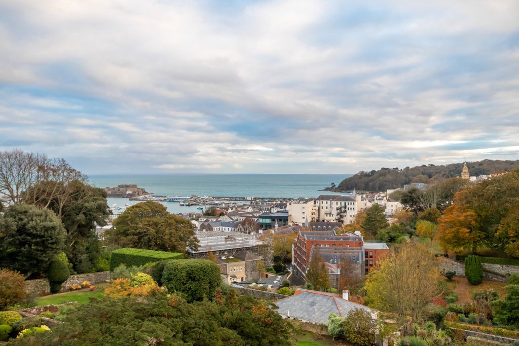 Additional image 8 of 7 bed detached house for saleL'hyvreuse, Cambridge Park, St. Peter Port, Guernsey GY1