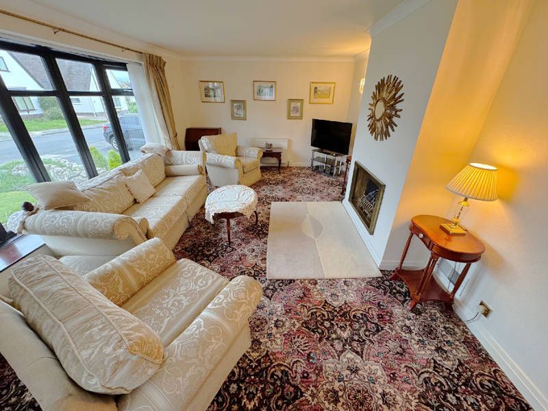 Property photo 3 of 30 Lounge