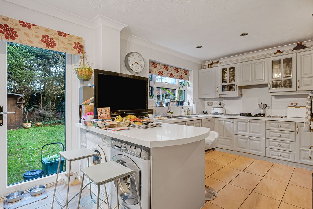Property photo 3 of 23 Kitchen
