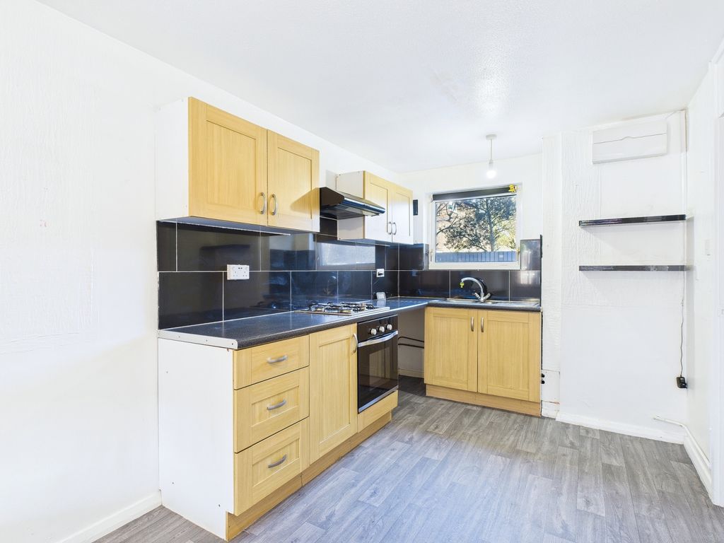 Property photo 2 of 10 Cam01909G0-Pr0440-Still008