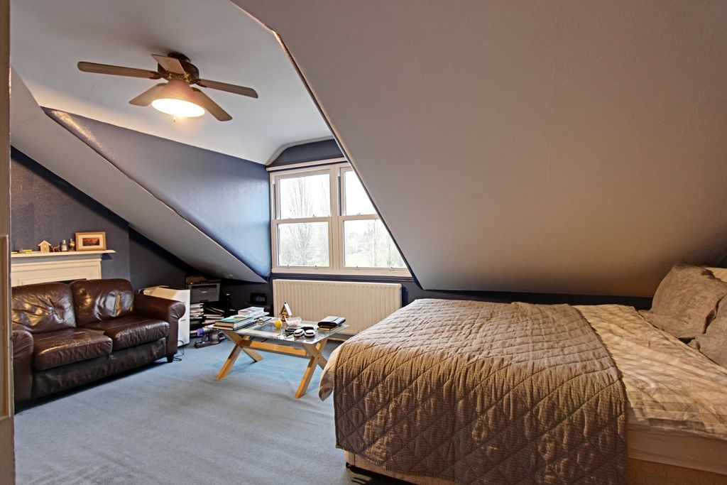 Property photo 2 of 8