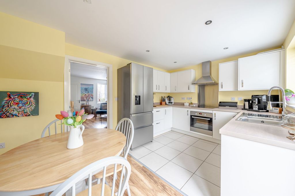 Property photo 2 of 23