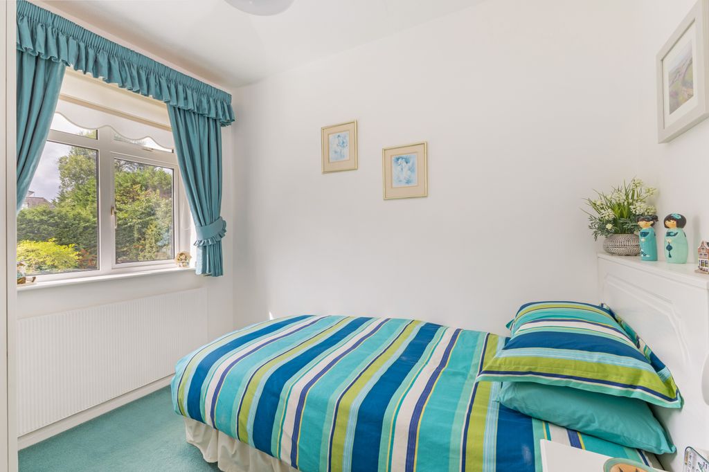 Property photo 2 of 25