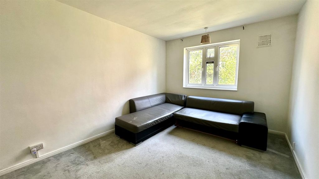 Property photo 2 of 6 27.Jpg