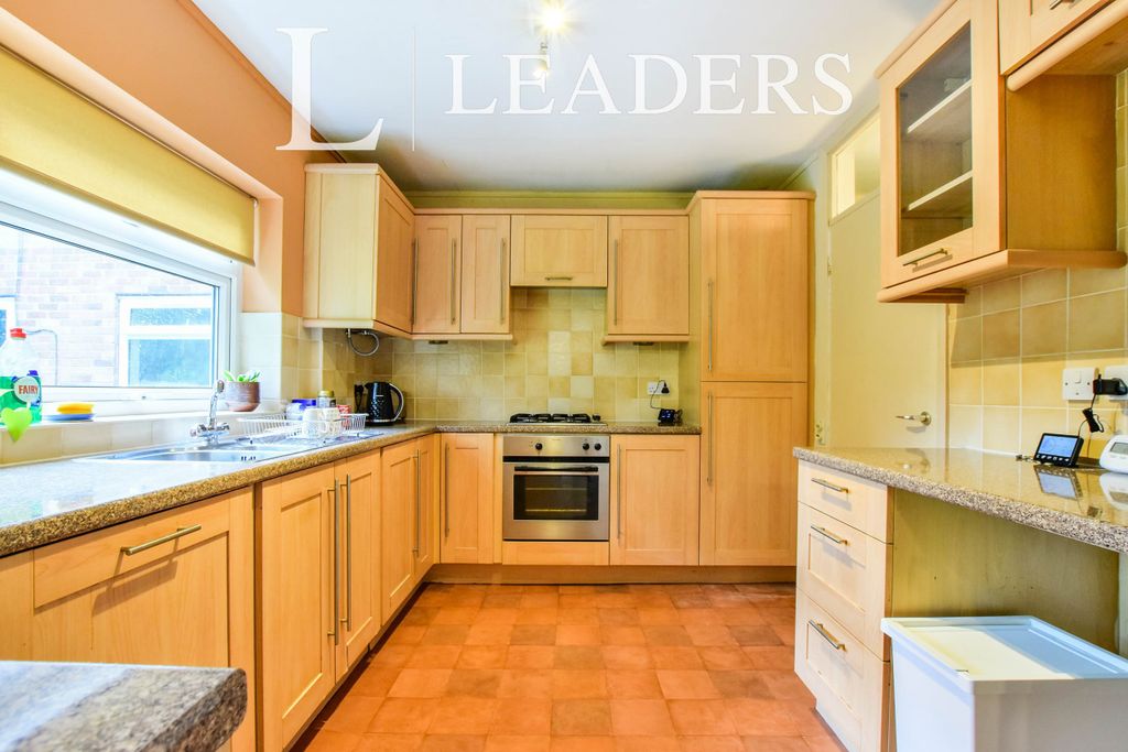 Property photo 3 of 10 Kitchen