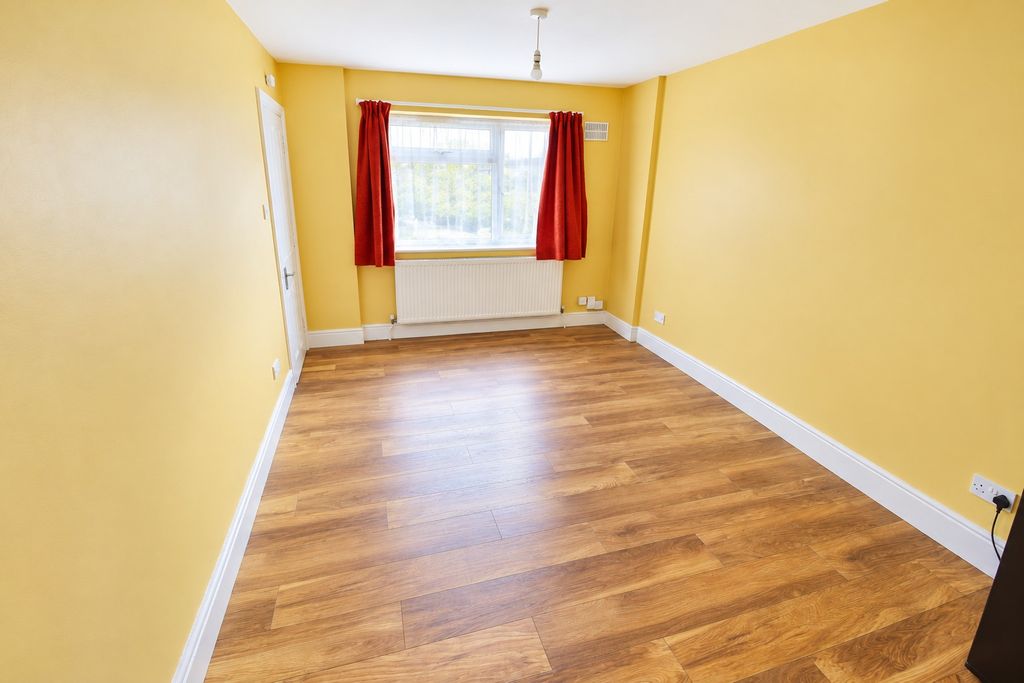 Property photo 3 of 6 847133