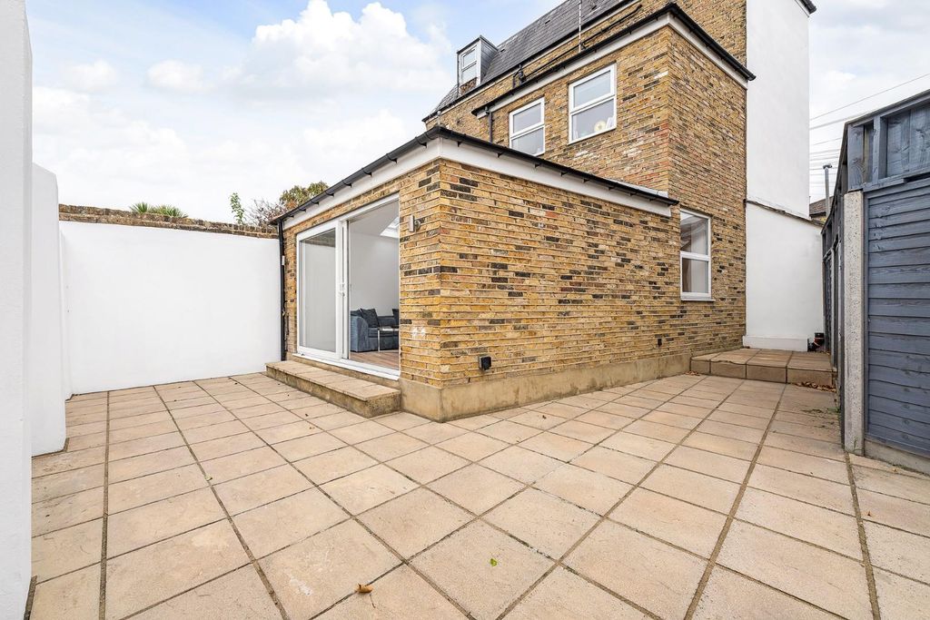 Property photo 3 of 15 Garden (3).Jpg