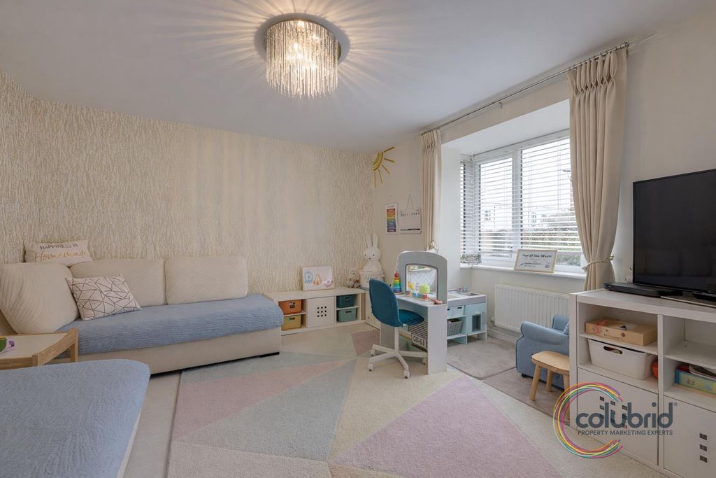 Property photo 2 of 17