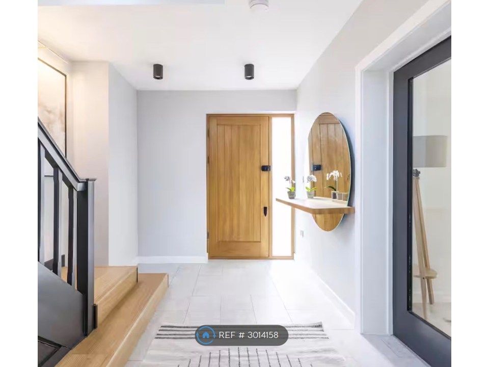 Property photo 2 of 16 Entrance/ Hallway