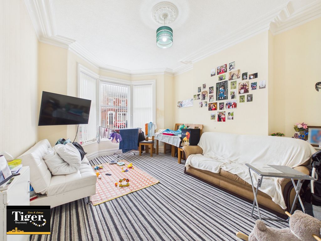 Property photo 2 of 19 Cam03440G0-Pr0558-Still006