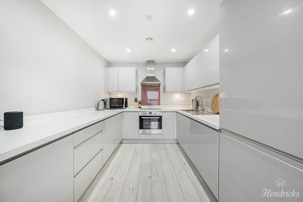 Property photo 3 of 28